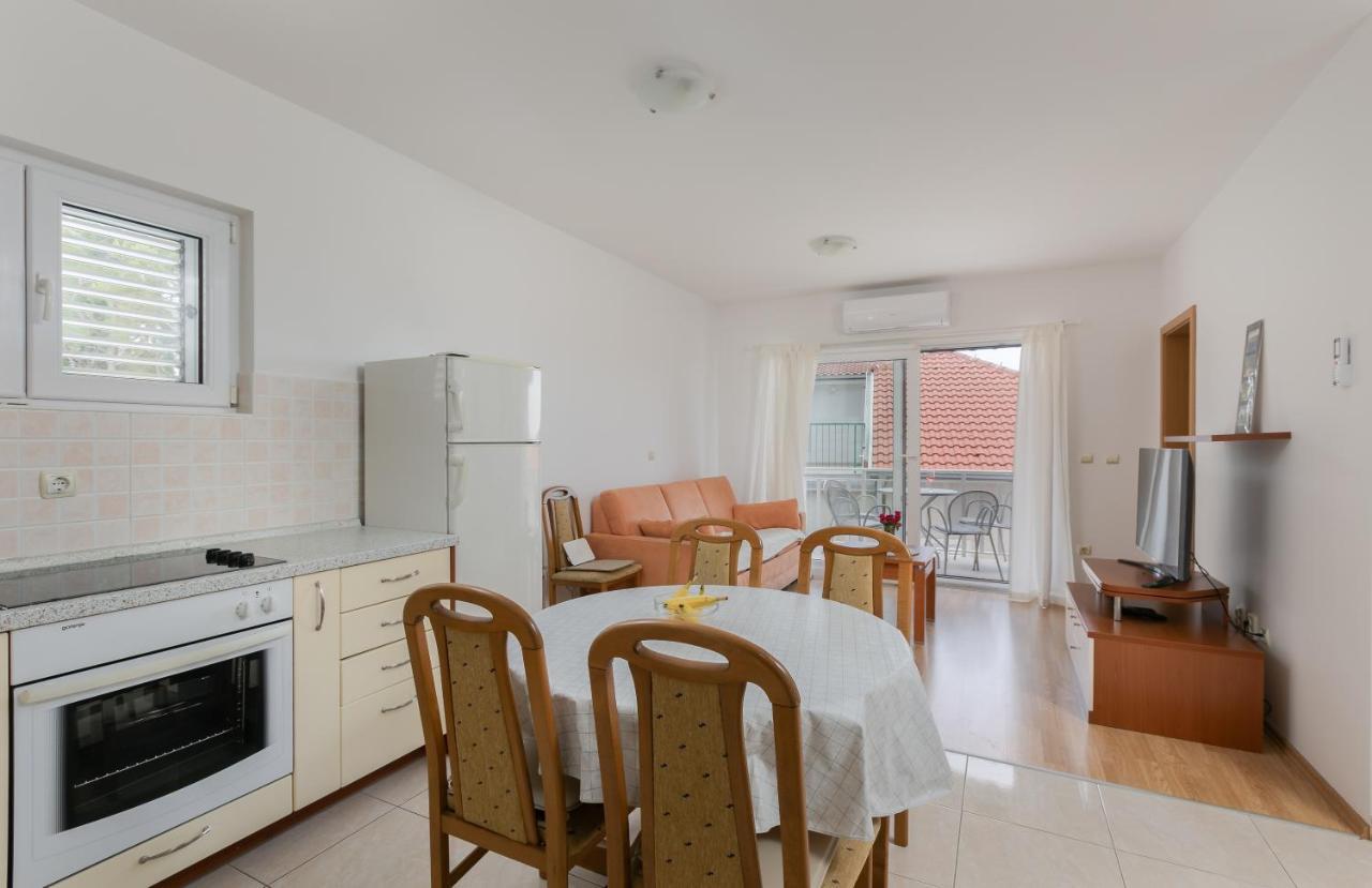 Apartman Mar18 Макарска Екстериор снимка