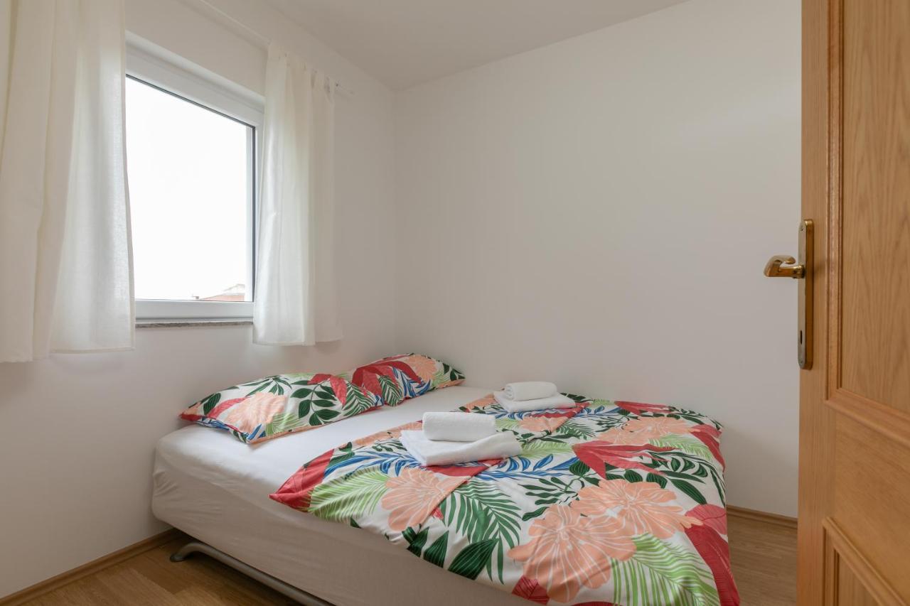 Apartman Mar18 Макарска Екстериор снимка